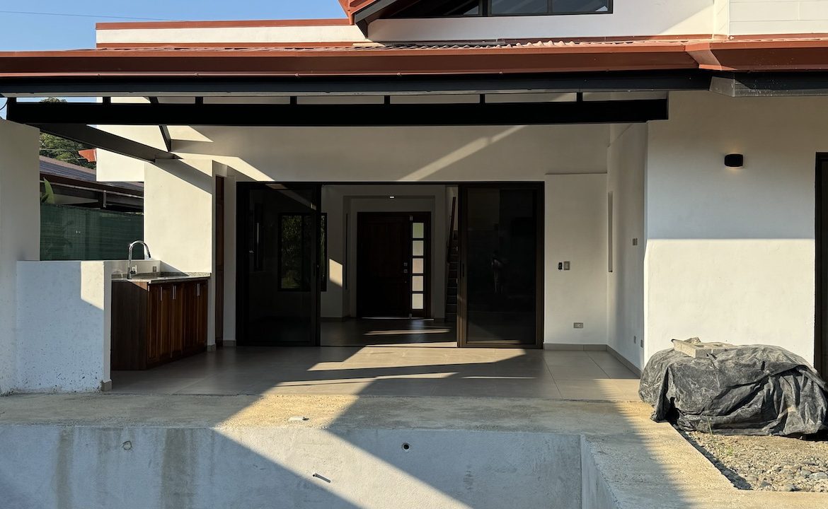 3 BEDROOM HOME IN CENTRAL UVITA